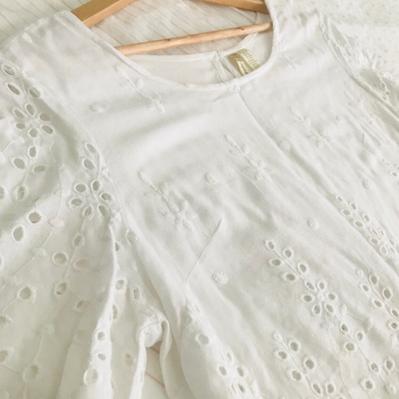 WHITE DETAILED TOP - Picture 2 of 4